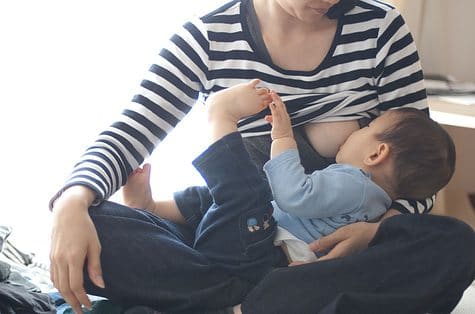 Borstvoeding na zes maanden: feiten en fabels