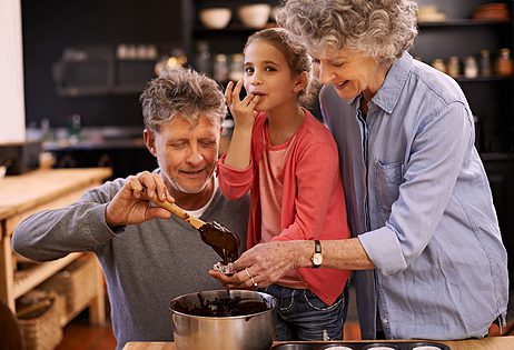Andere regels bij oma en opa: hoe ga je daar als ouder mee om?