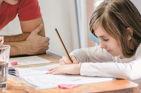 Alleenstaand en kind met leesachterstand: 'Huiswerkbegeleiding maakt het verschil'