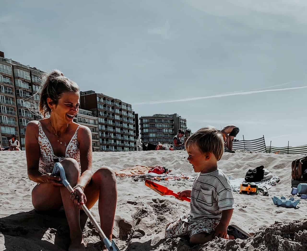 Instamom Julie Houtman schreef een boek over single mama zijn: ‘Na een week vakantie met z’n tweeën besefte ik: ik kan het alleen’