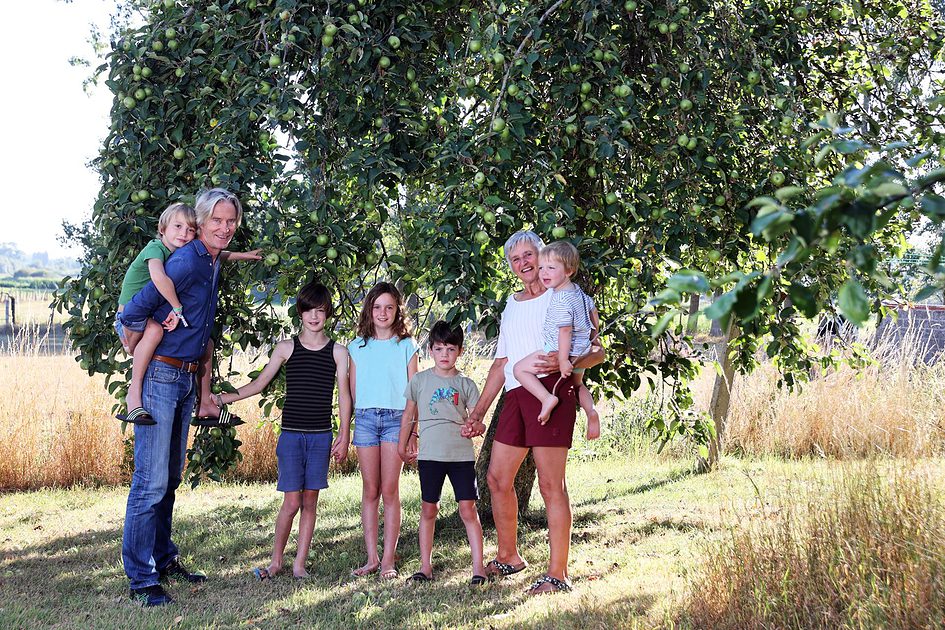 Opa Guide en oma Trees: 'Grootouder zijn ervaren wij als een luxe-versie van het ouderschap'