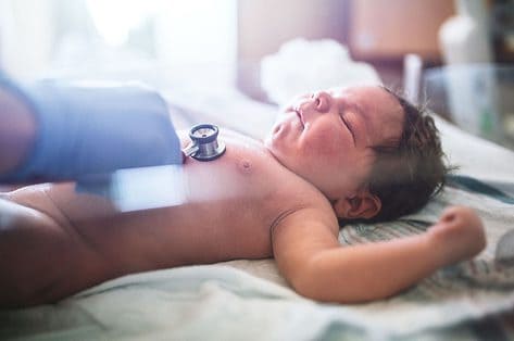 Onderzoek pasgeboren baby: wat wordt gecontroleerd?