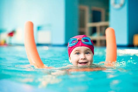 Watergewenning: belangrijke stap naar leren zwemmen